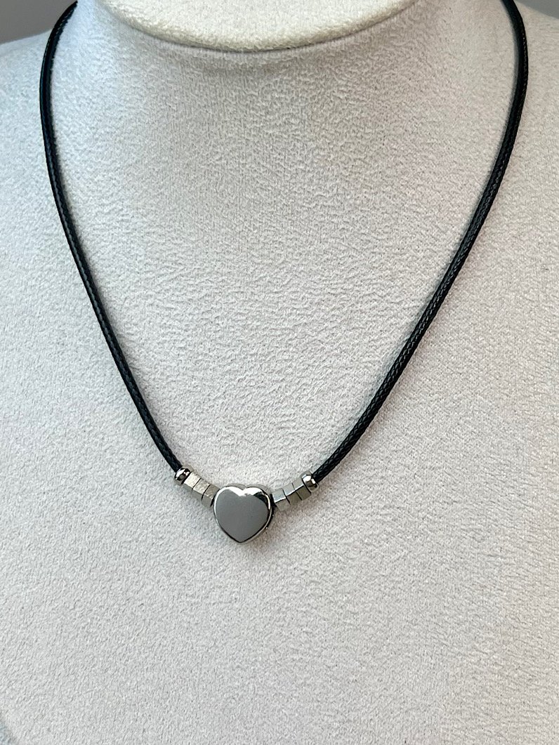 Colar Choker Miriam Preto Pingente Coração - Prata