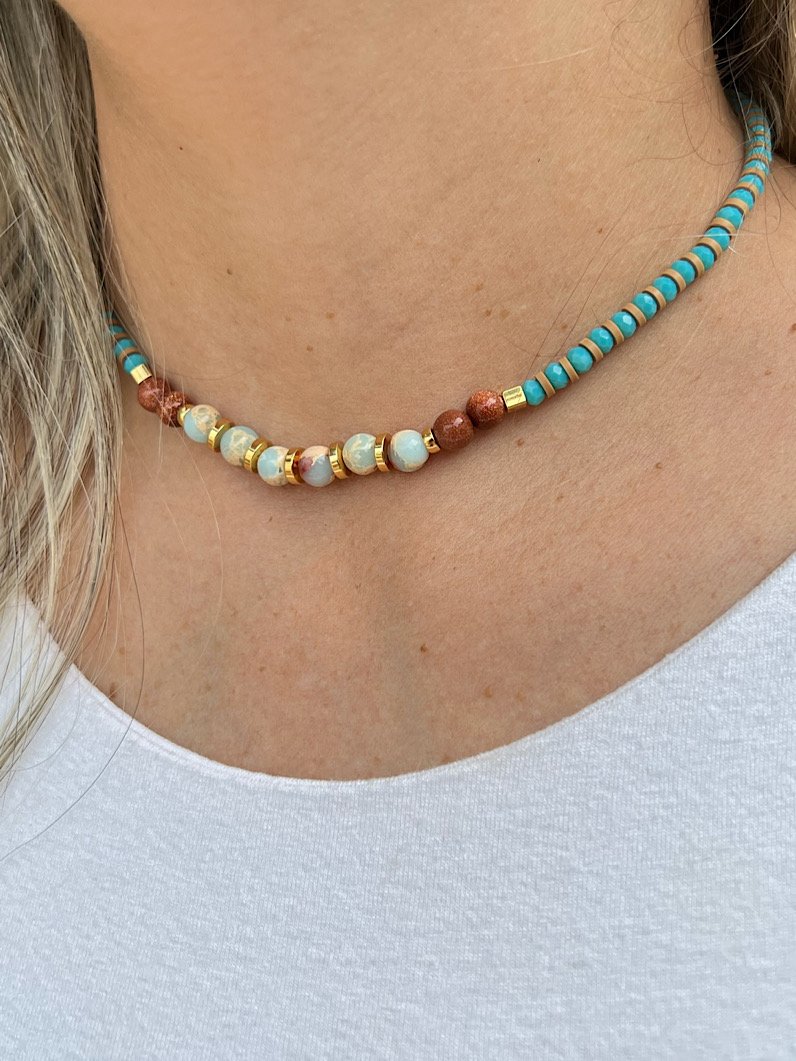 Colar Choker Pedra Jaspe Imperial e Pedra do Sol Dourada