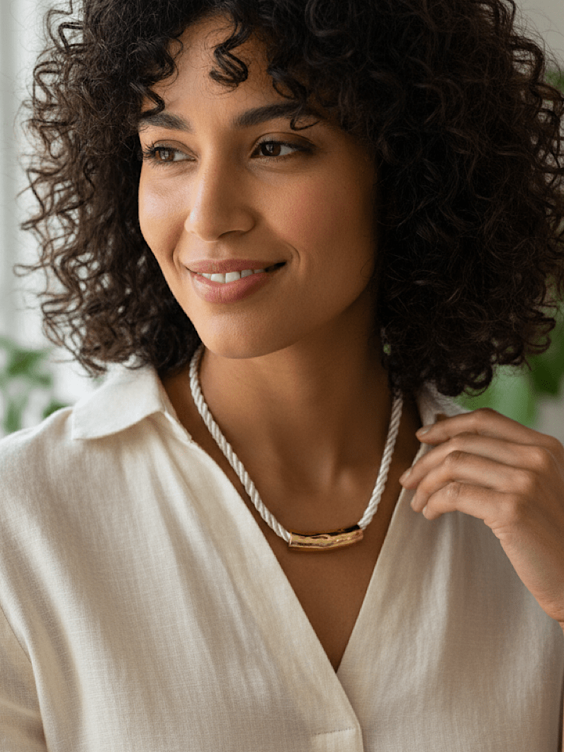 Colar Cordão Off White Martelado