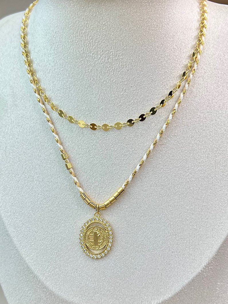 Colar Duplo Estela de São Bento Cravejado Dourado