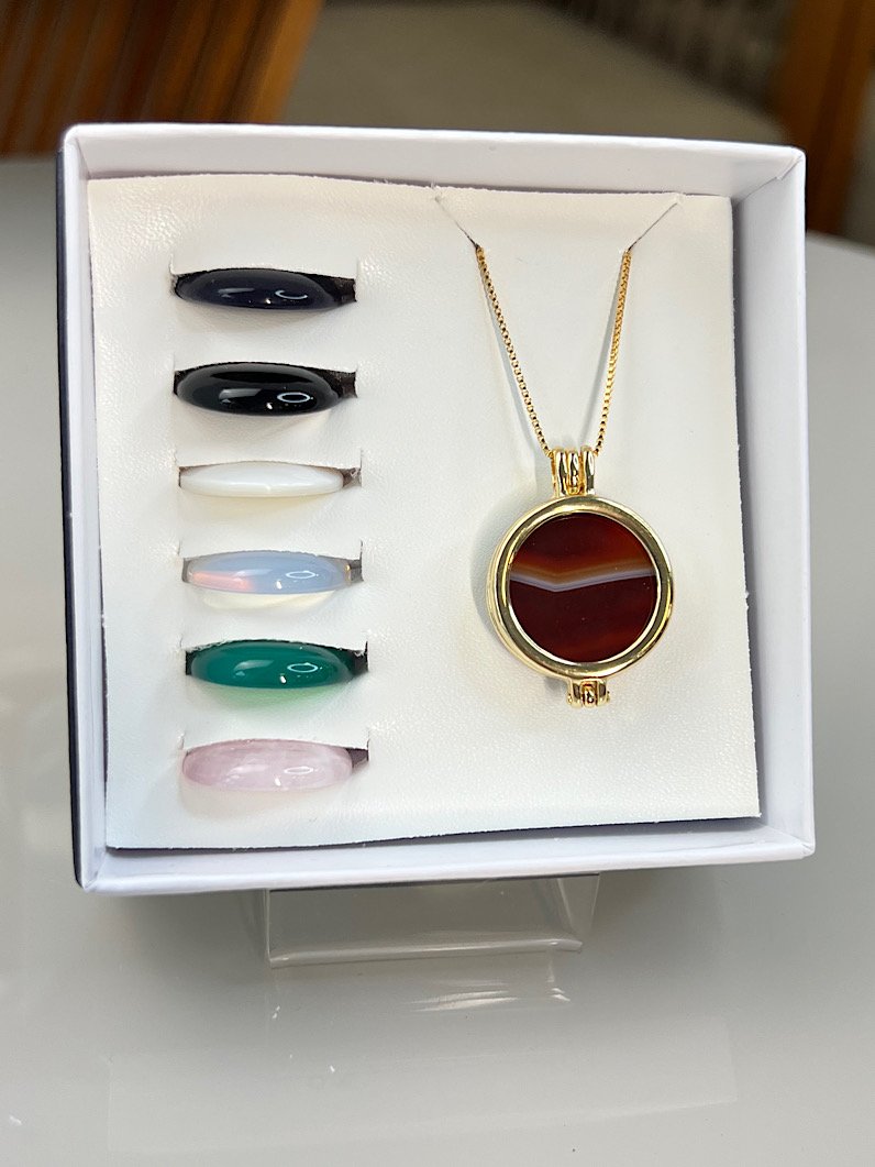 Colar Espirito Santo Relicário Com 7 Pedras Naturais