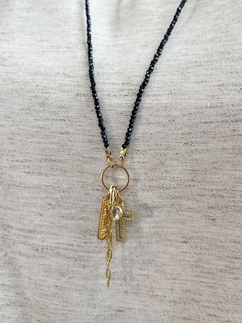 Colar Longo Greta de Cristais Patuá Dourado