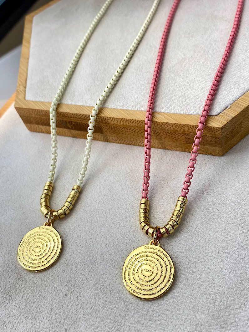 Colar Maya Pingente Oração do Pai Nosso Dourado