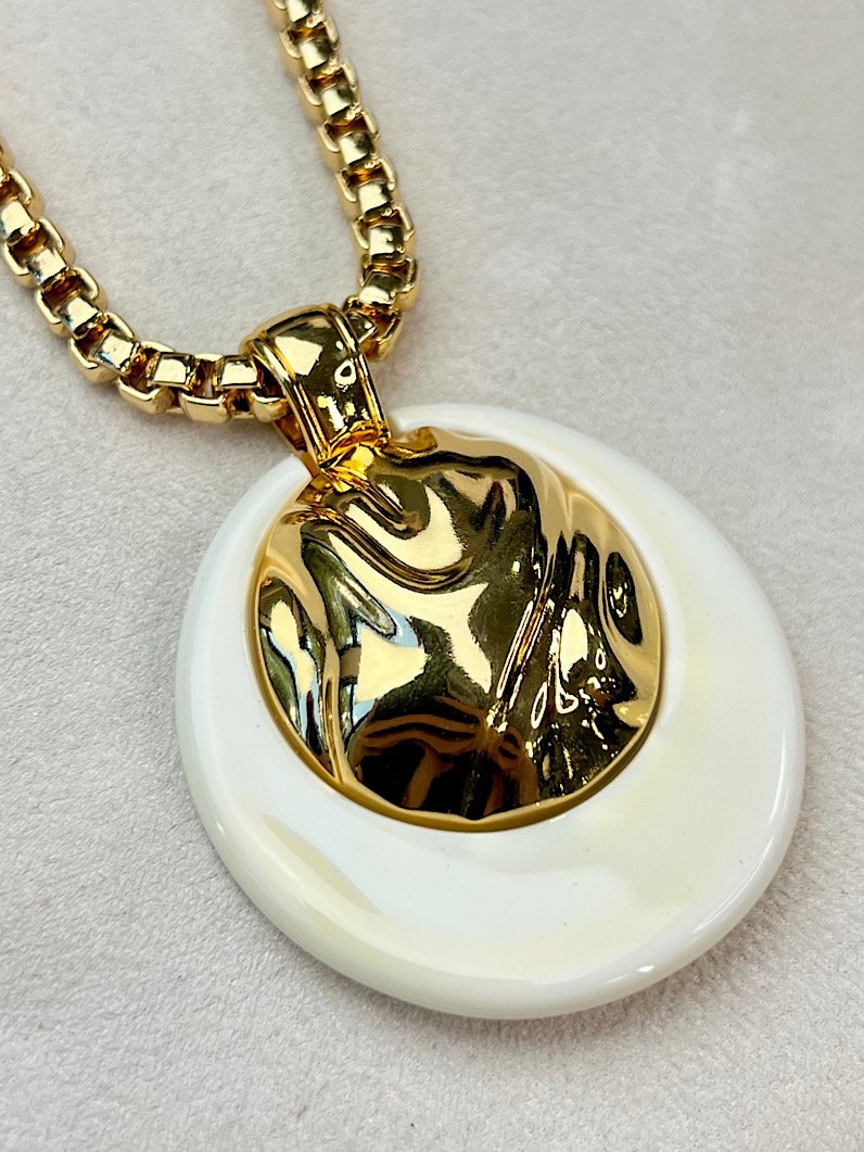 Colar Odete Pingente Martelado Dourado