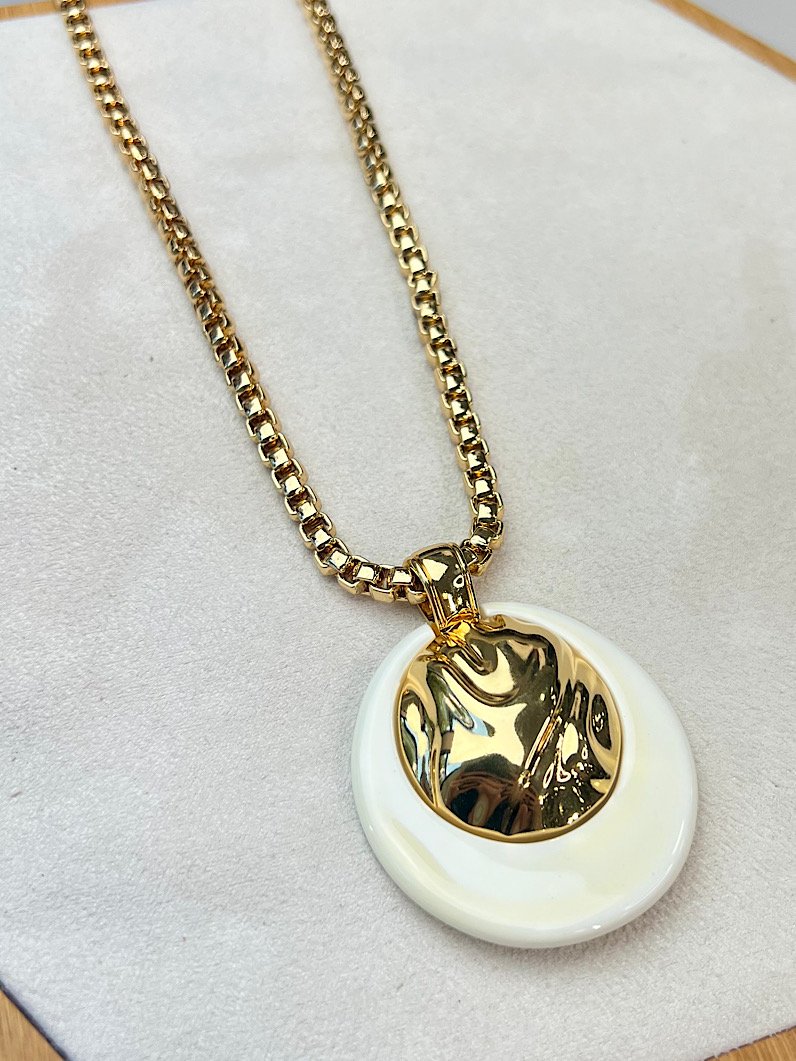 Colar Odete Pingente Martelado Dourado