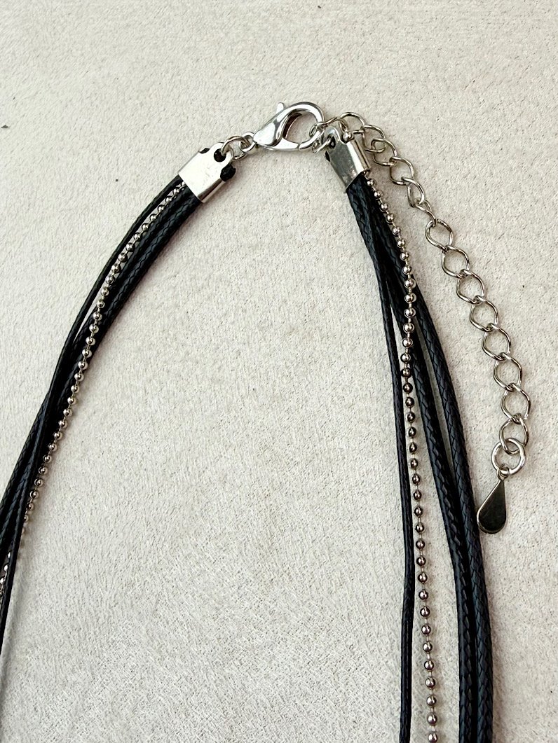 Colar Retrô Triplo de Canutilhos Preto