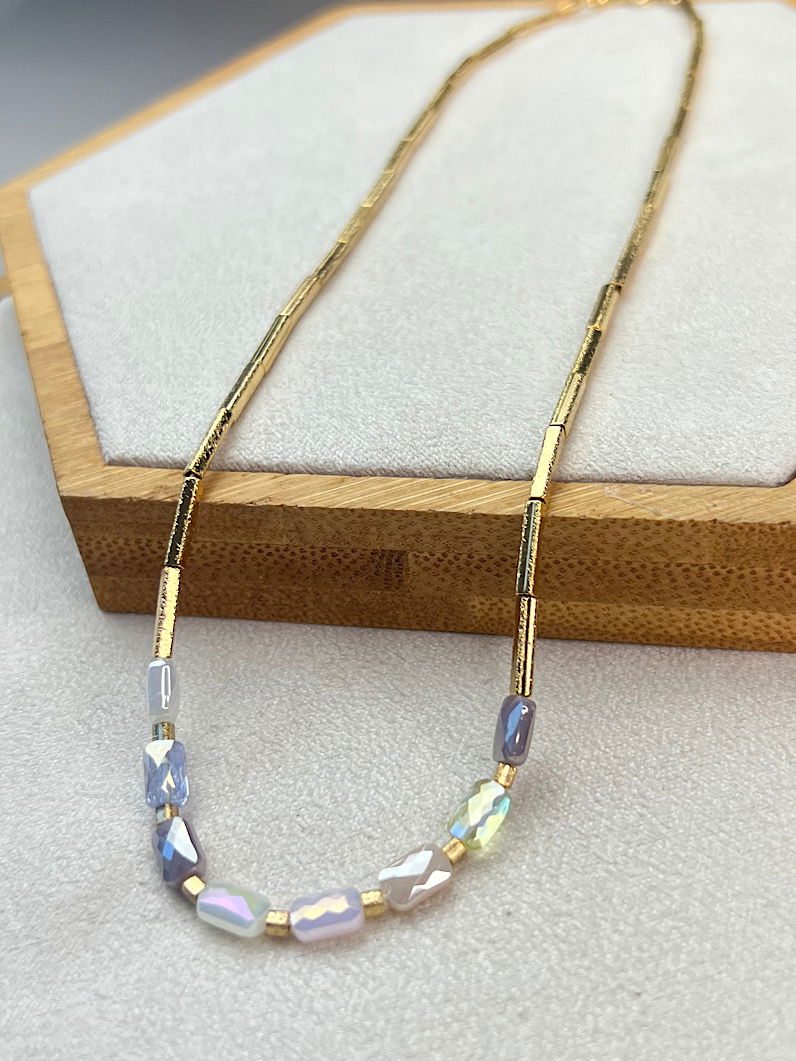 Colar Talita de Canutilhos e Cristais Dourados