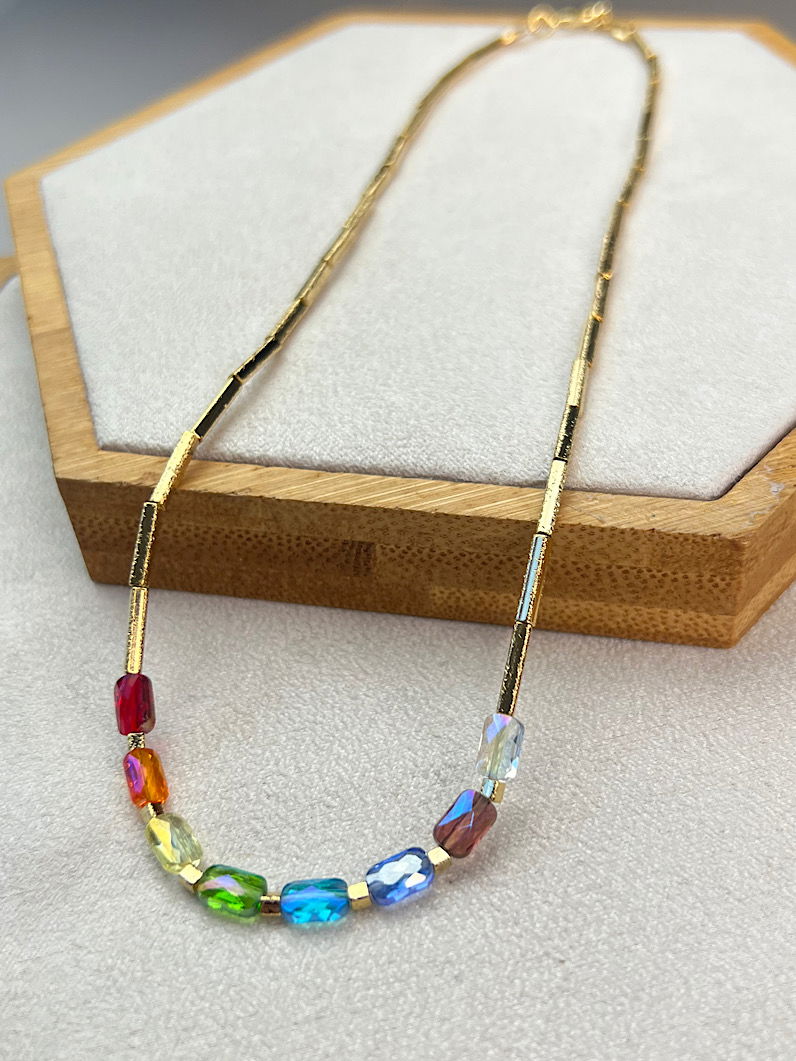 Colar Talita de Canutilhos e Cristais Dourados