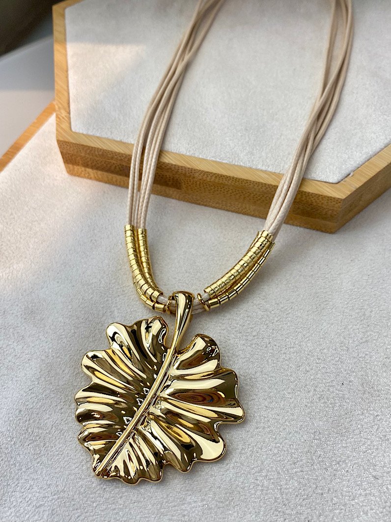 Colar Val de Fio Pingente Folha - Dourado