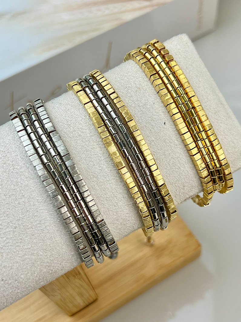 Pulseira Ajustável 4 tiras Canutilhos Quadrados