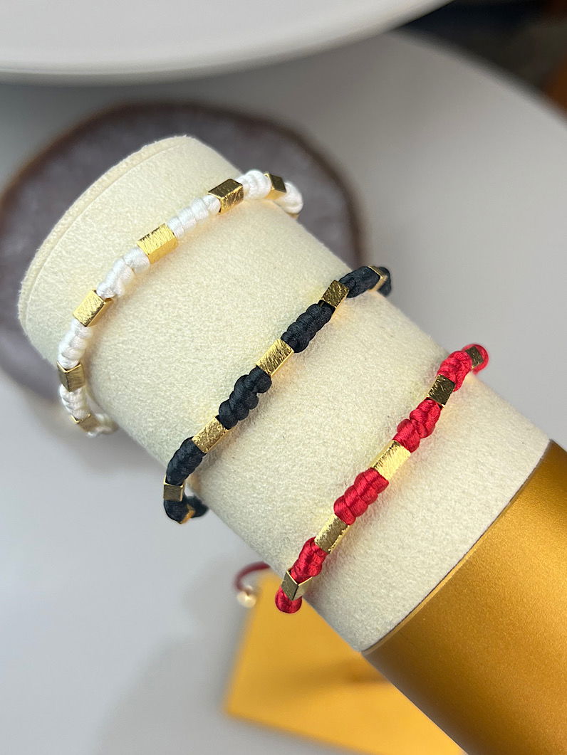 Pulseira Ajustável 7 Nós de Proteção Dourada