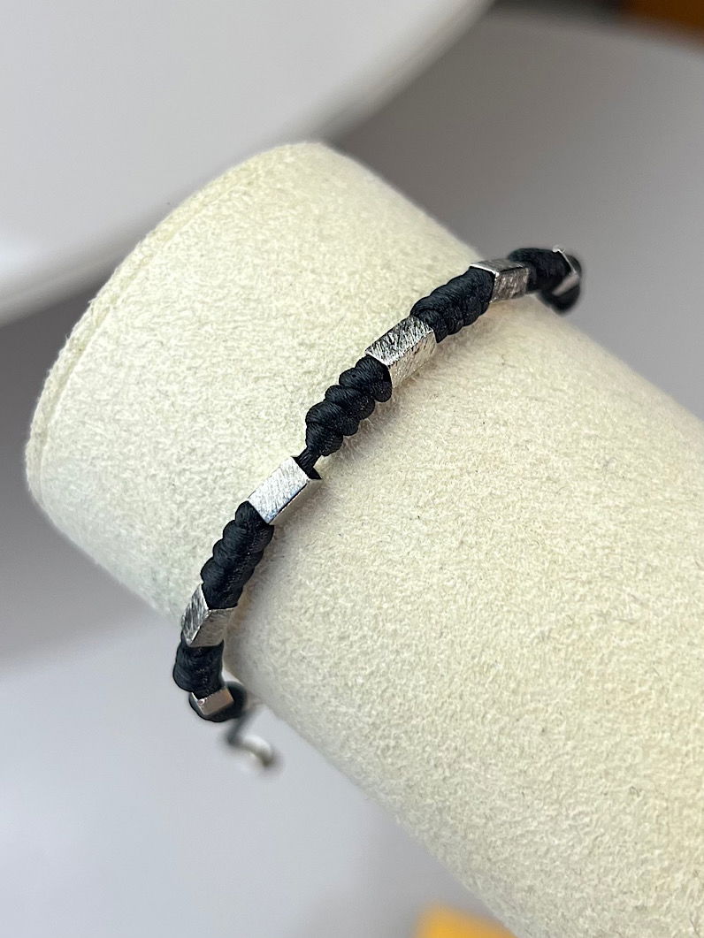 Pulseira Ajustável 7 Nós de Proteção Prata