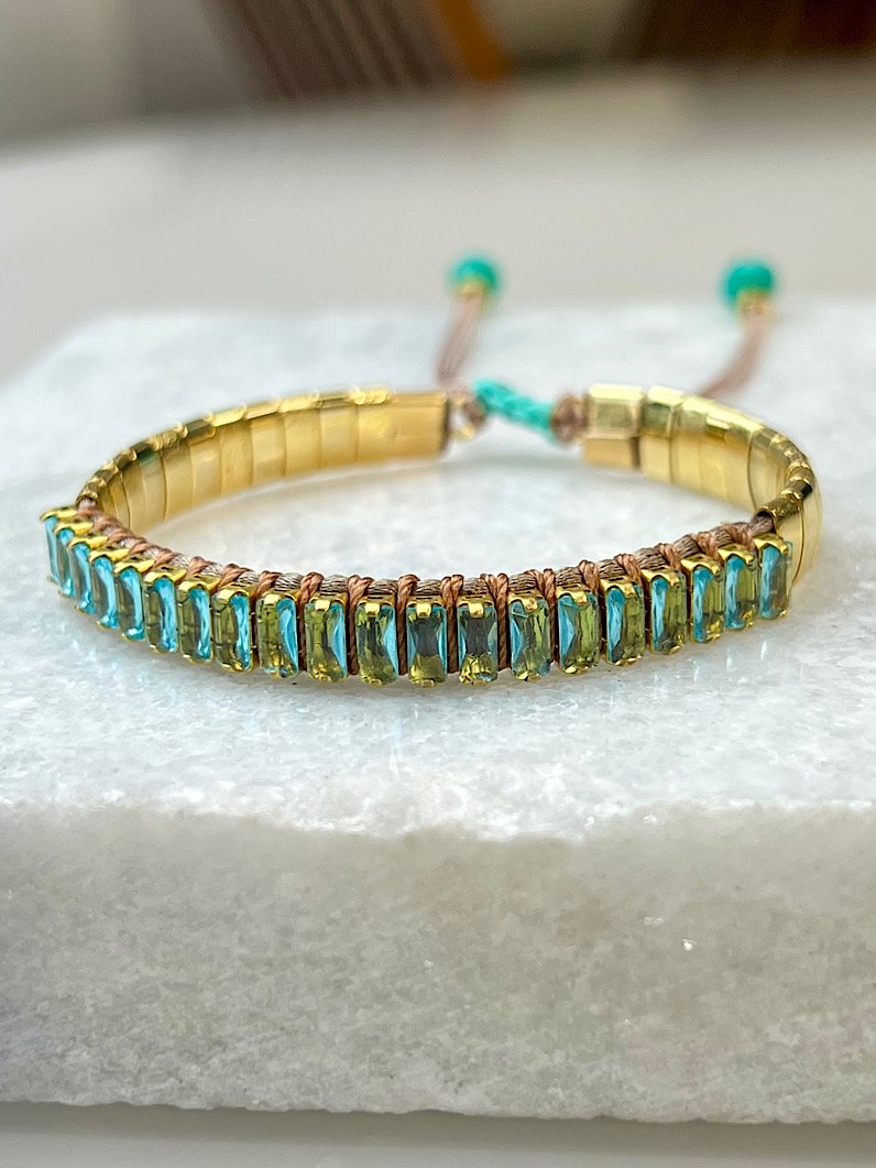 Pulseira Ajustável Pecinhas com Zircônias Douradas