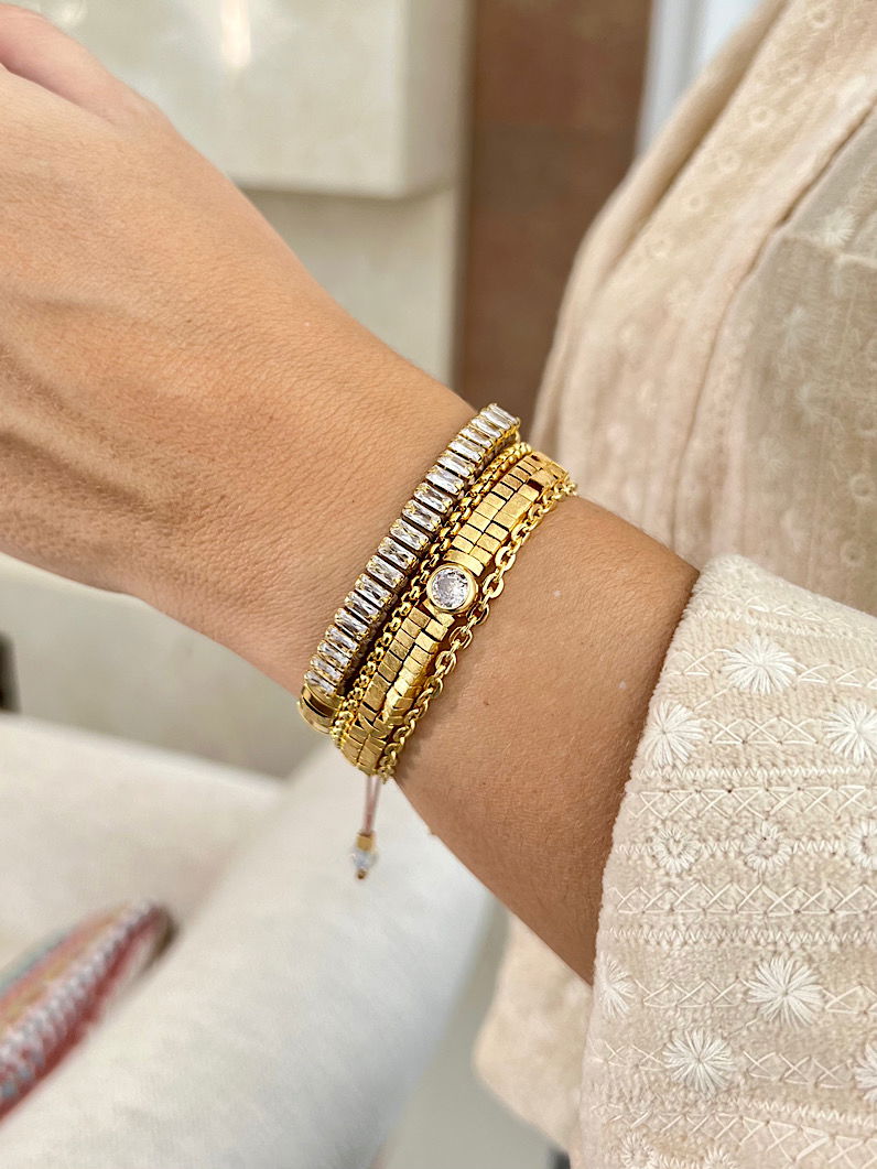 Pulseira Ajustável Pecinhas com Zircônias Douradas
