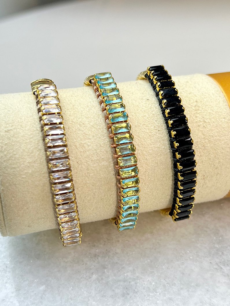 Pulseira Ajustável Pecinhas com Zircônias Douradas