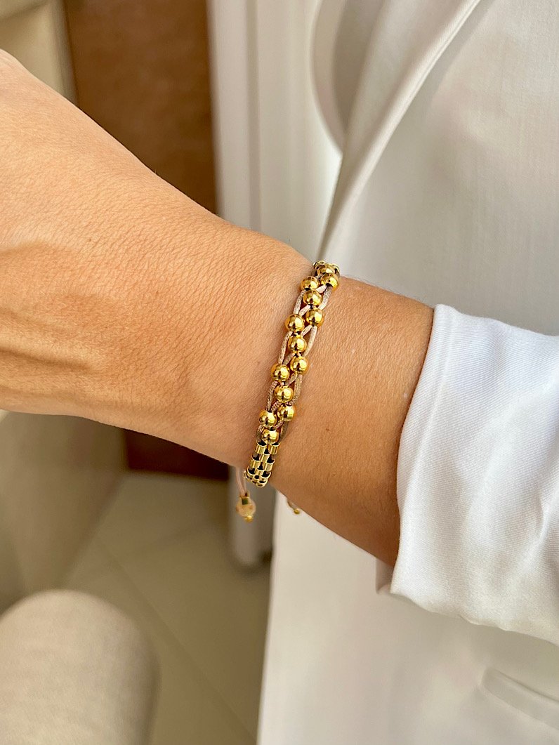 Pulseira Ajustável Pecinhas e Bolinhas Douradas - Marrom 