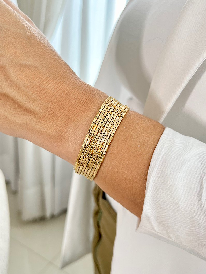 Pulseira Imã 8 tiras Canutilhos Quadrados