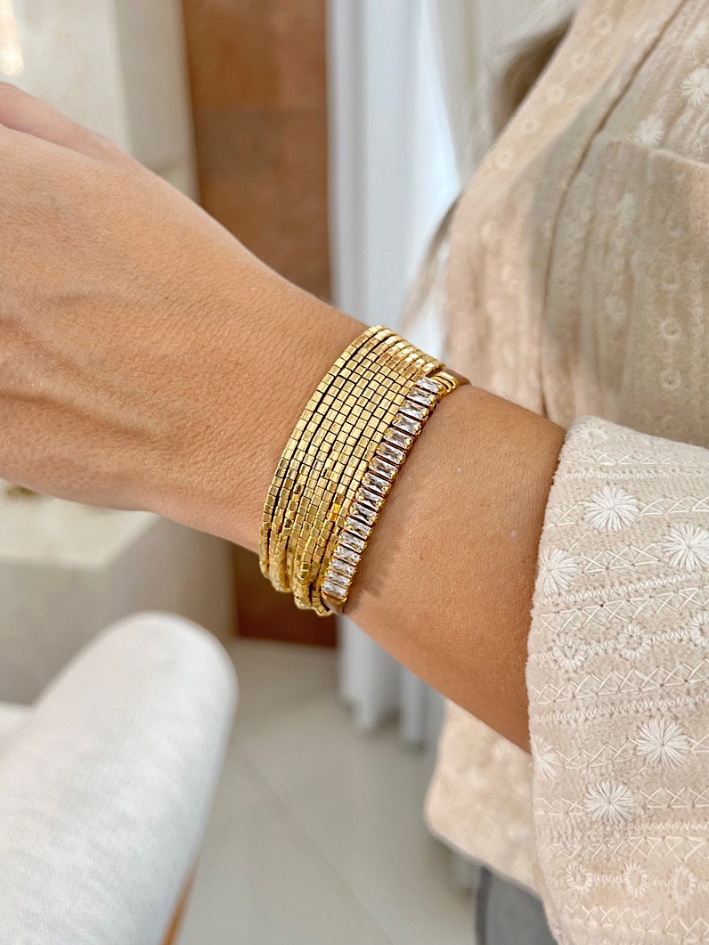 Pulseira Imã 8 tiras Canutilhos Quadrados