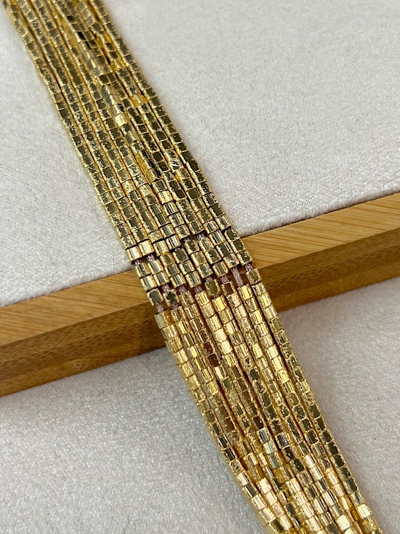 Pulseira Imã 8 tiras Canutilhos Quadrados