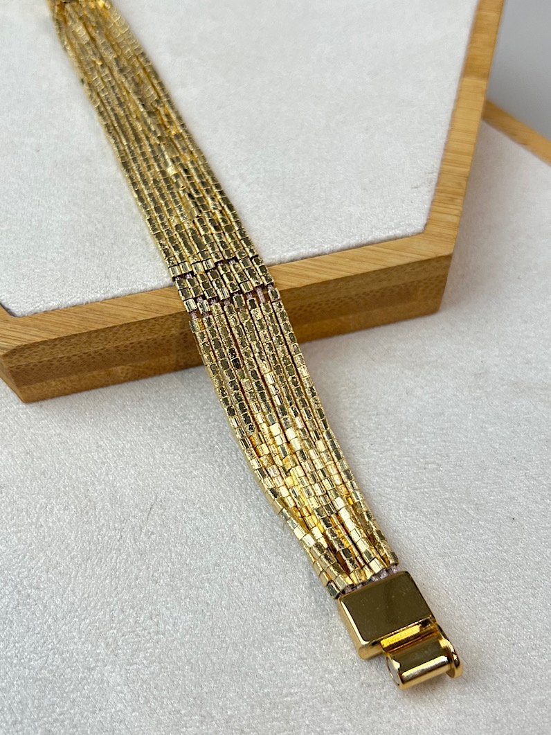 Pulseira Imã 8 tiras Canutilhos Quadrados
