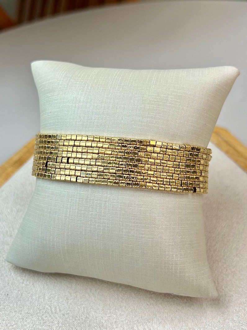 Pulseira Imã 8 tiras Canutilhos Quadrados