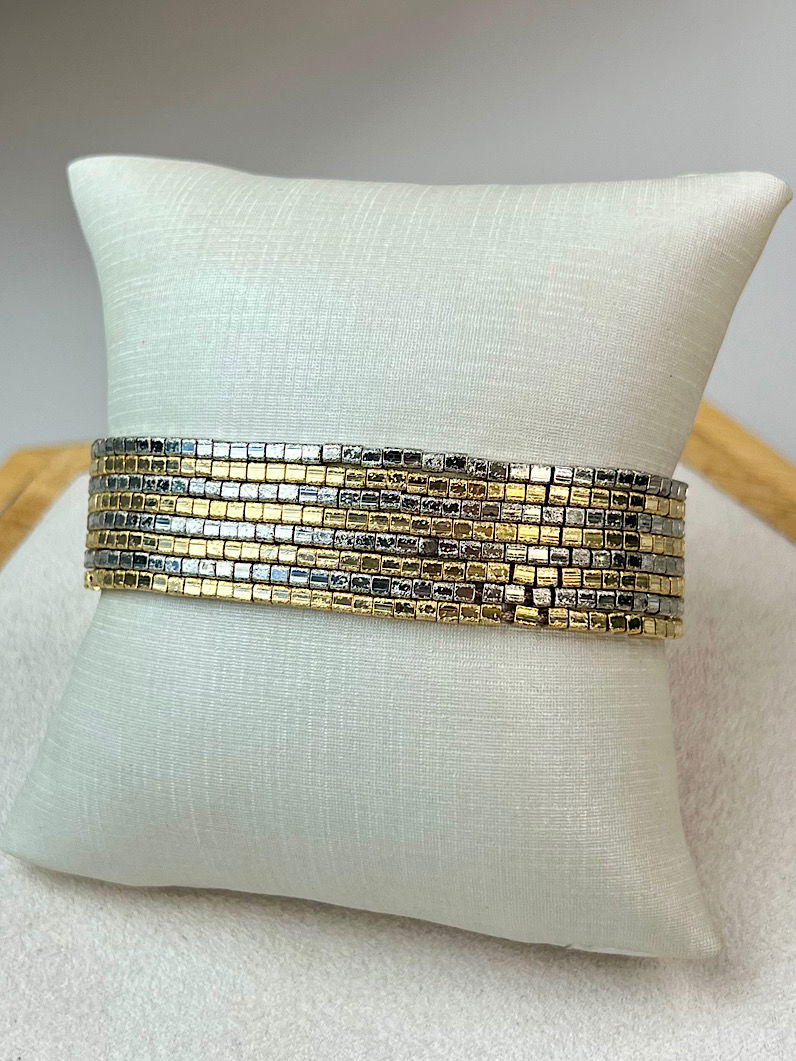 Pulseira Imã 8 tiras Canutilhos Quadrados