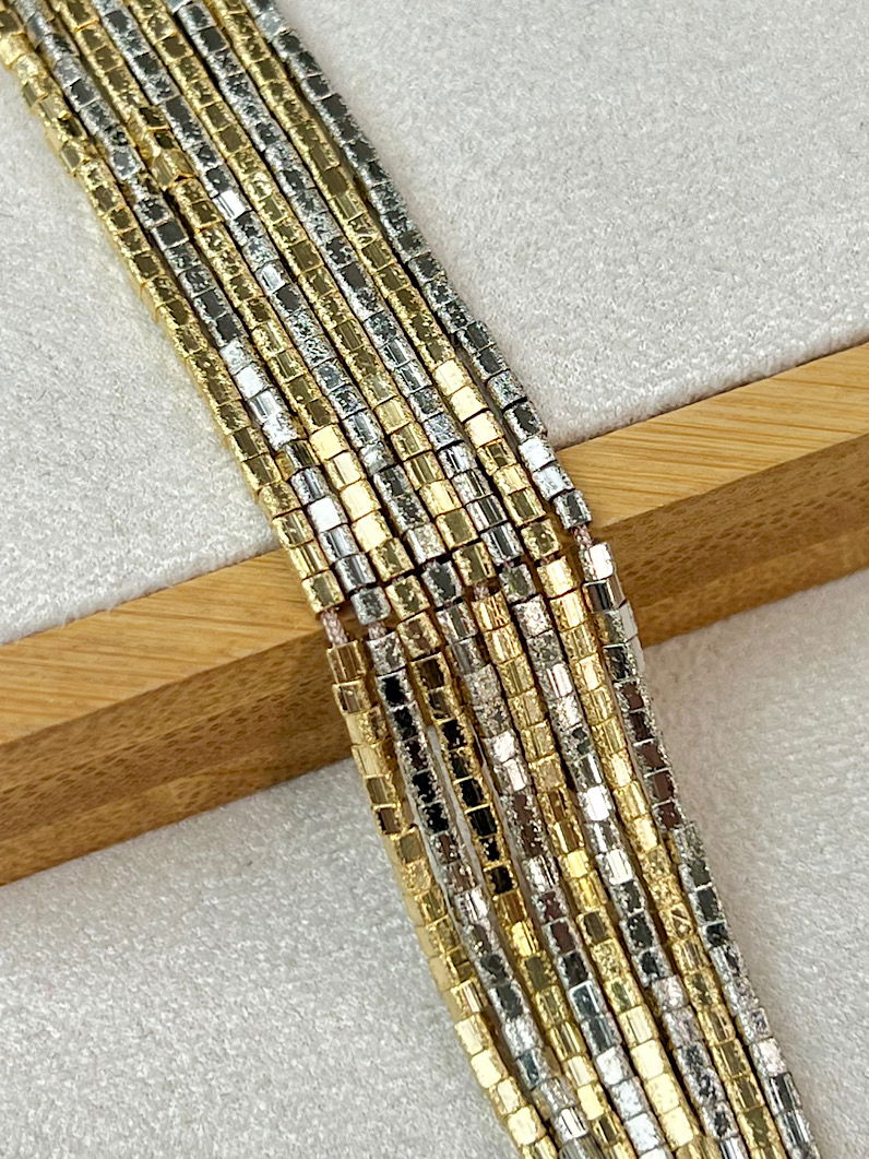 Pulseira Imã 8 tiras Canutilhos Quadrados