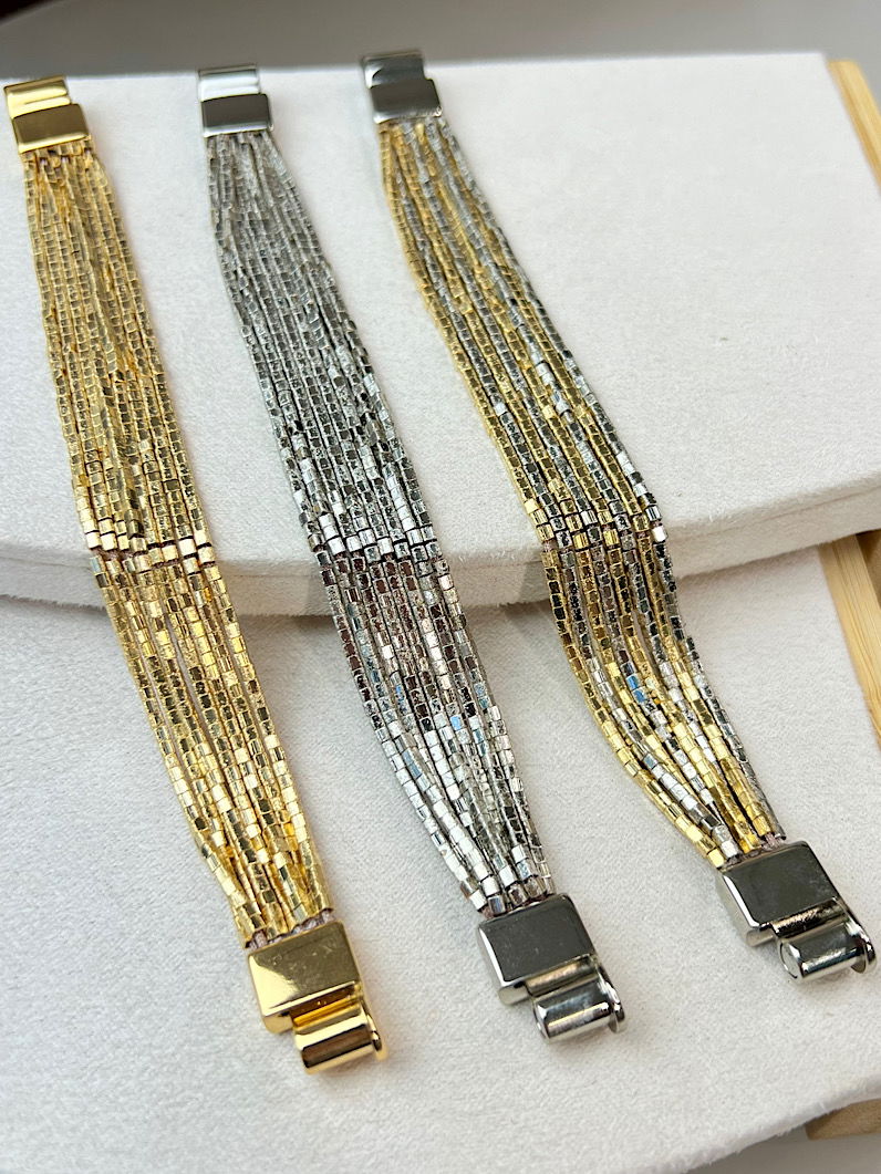 Pulseira Imã 8 tiras Canutilhos Quadrados