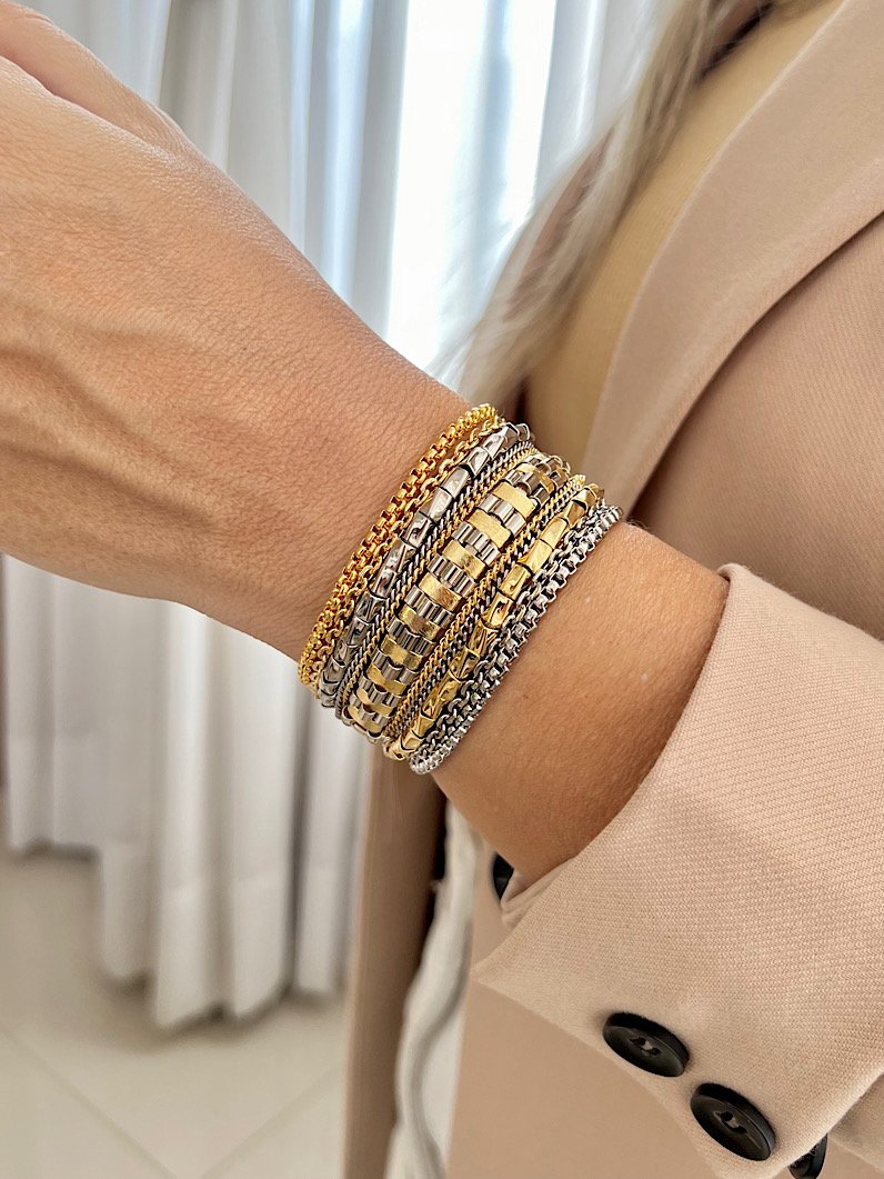 Pulseira Imã Alara Pecinhas Douradas e Prata