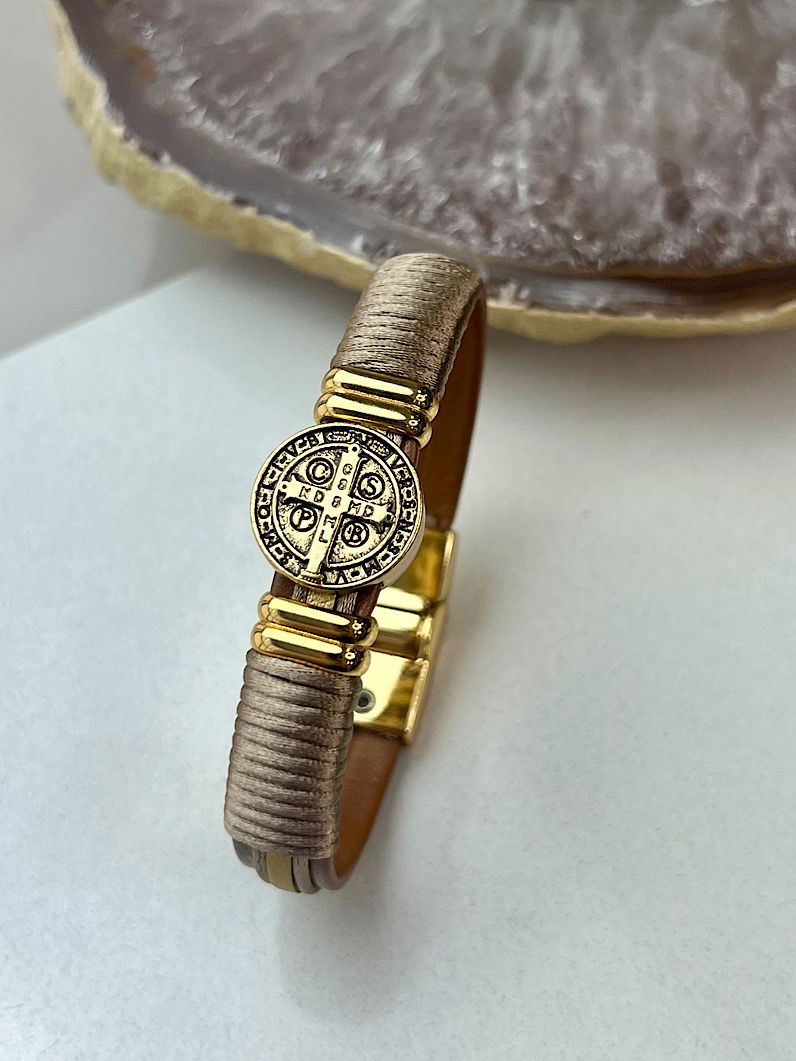 Pulseira Imã Amelia Medalha São Bento Dourada