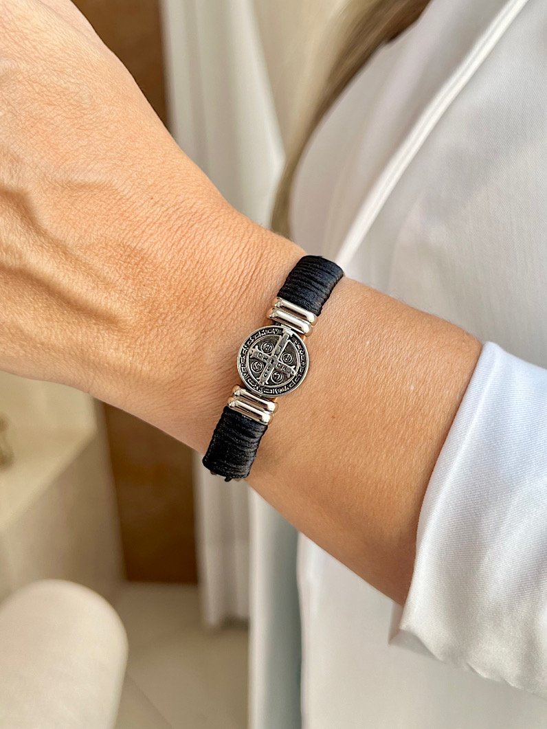Pulseira Imã Amelia Medalha São Bento Prata - Preto