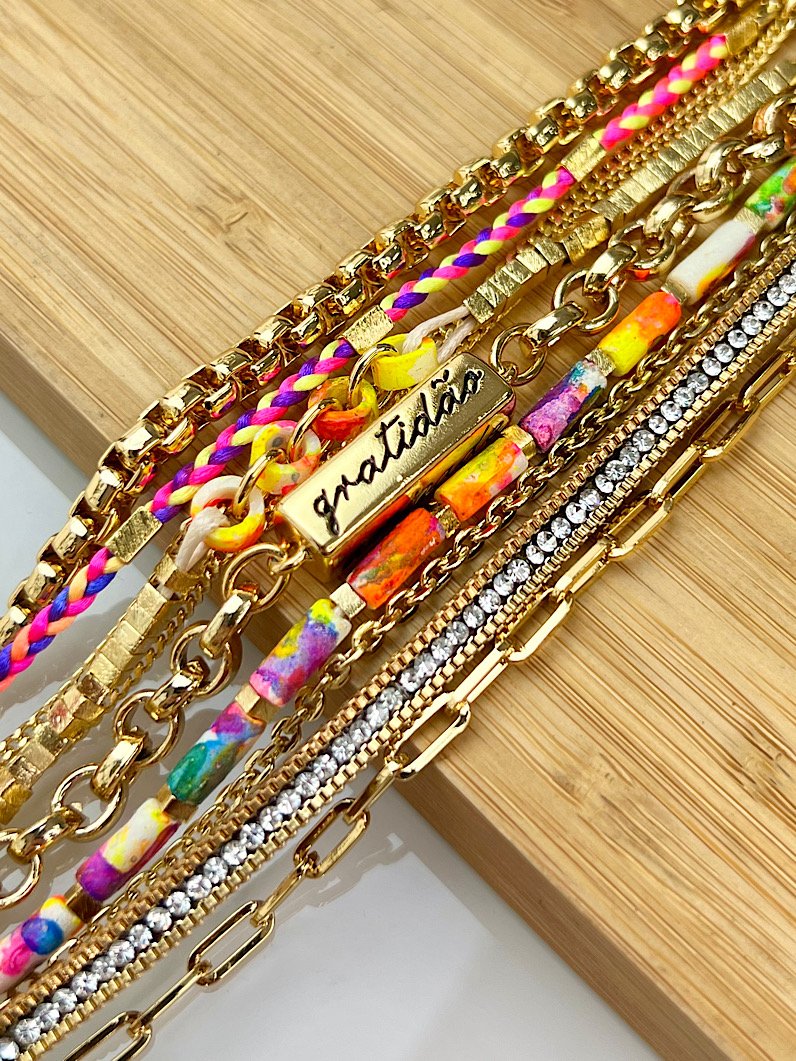 Pulseira Imã Carla Placa de Palavras Coloridas