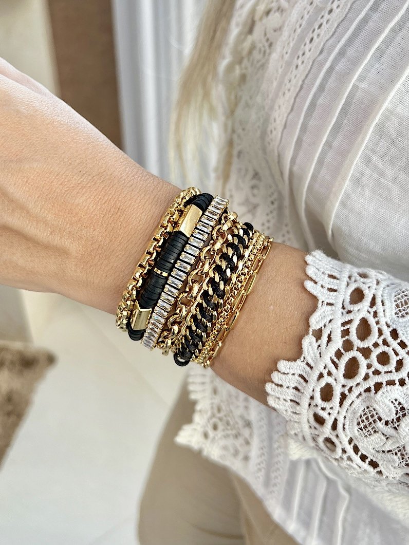 Pulseira Imã Carmela Fimos e Zircônias Douradas - Preto