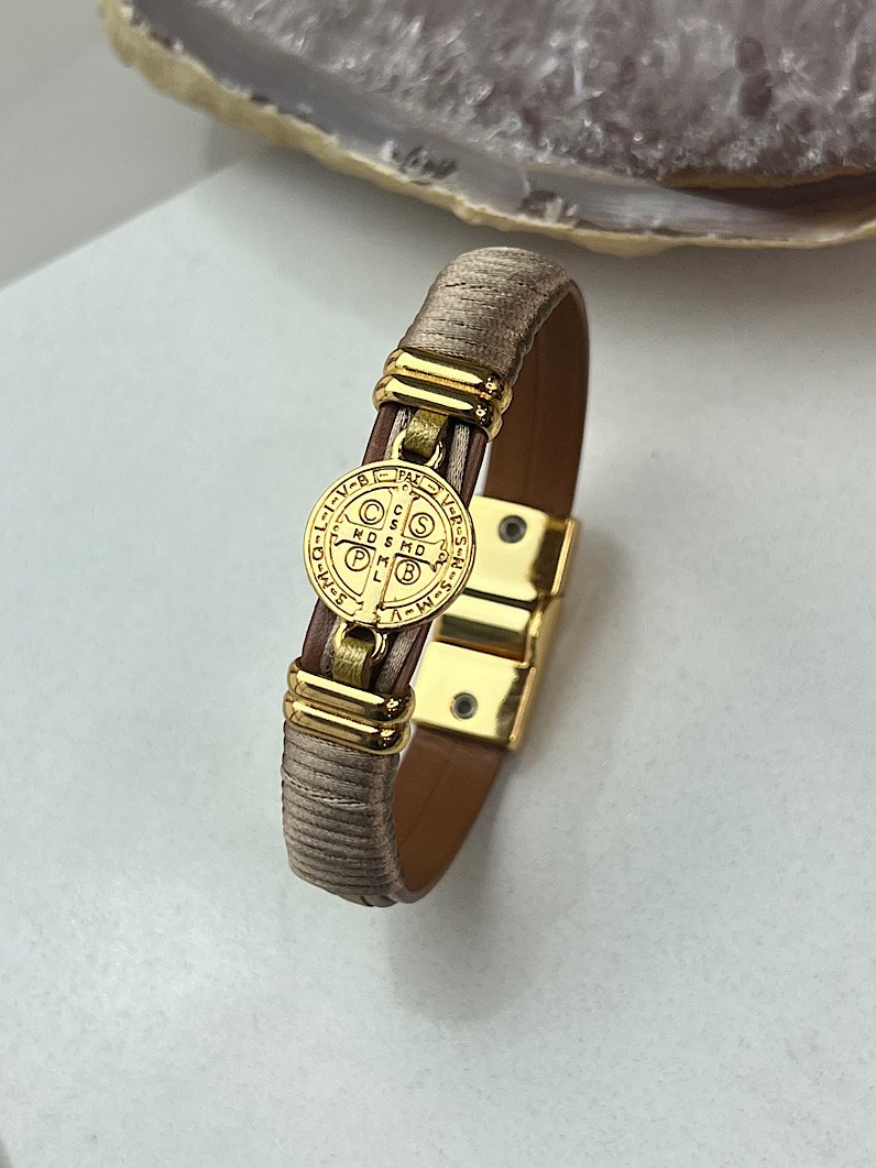 Pulseira Imã Lena Medalha de São Bento Dourada