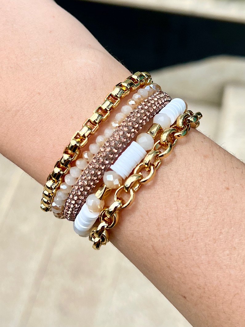 Pulseira Imã Lucy de Strass e Fimos Dourados
