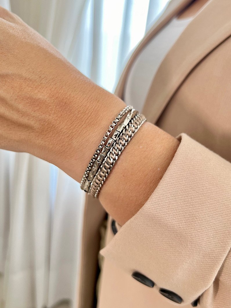 Pulseira Imã Luiza Correntes e Fio de Seda Prata - Bege