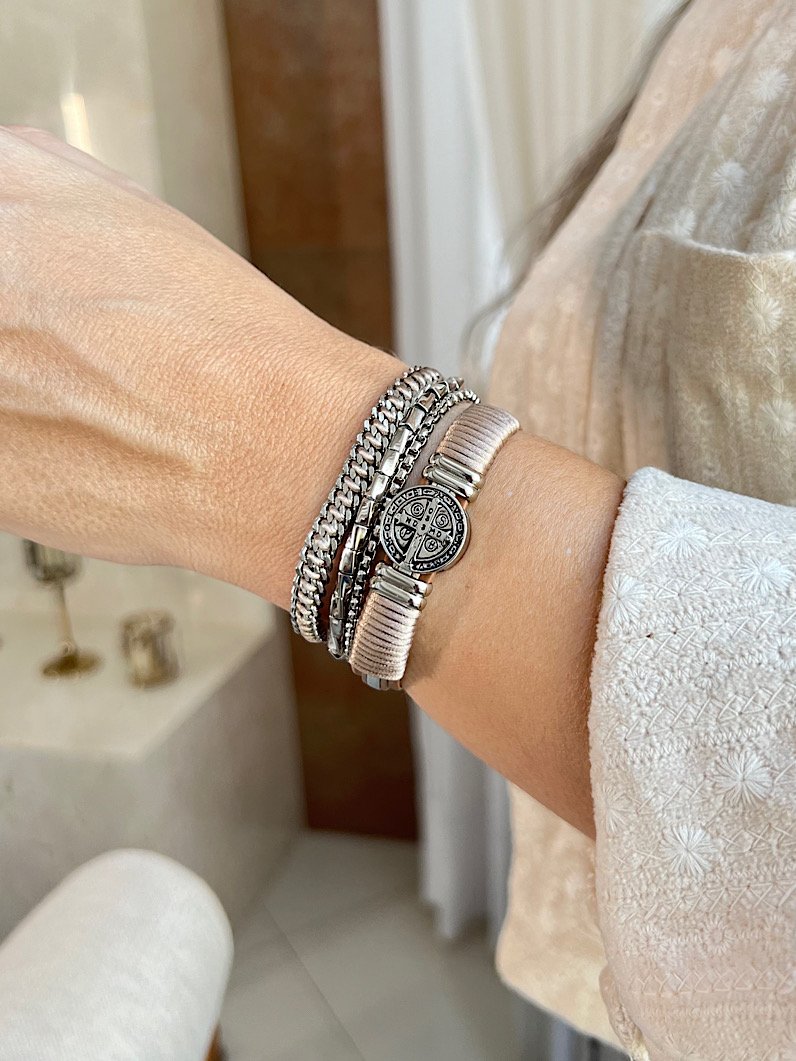 Pulseira Imã Luiza Correntes e Fio de Seda Prata