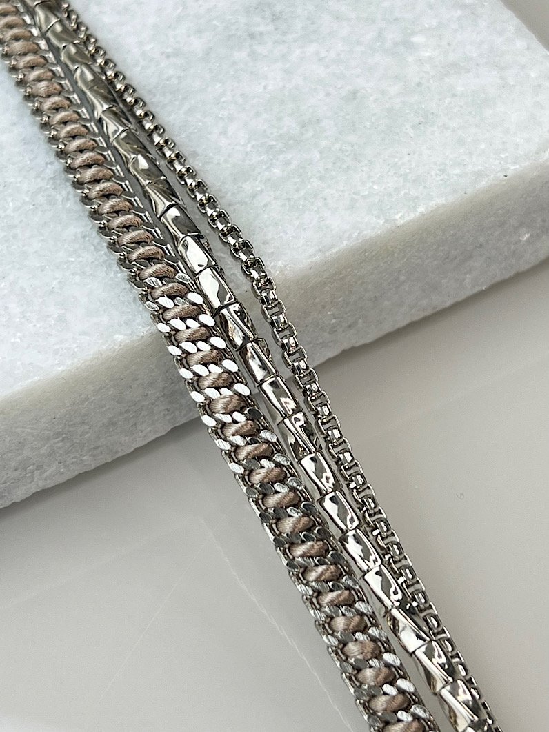 Pulseira Imã Luiza Correntes e Fio de Seda Prata