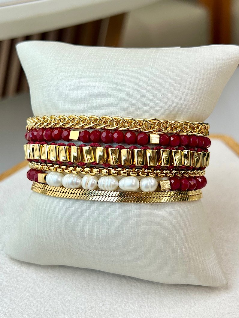 Pulseira Imã Luzia Pérola de Água Doce e Cristais Dourados