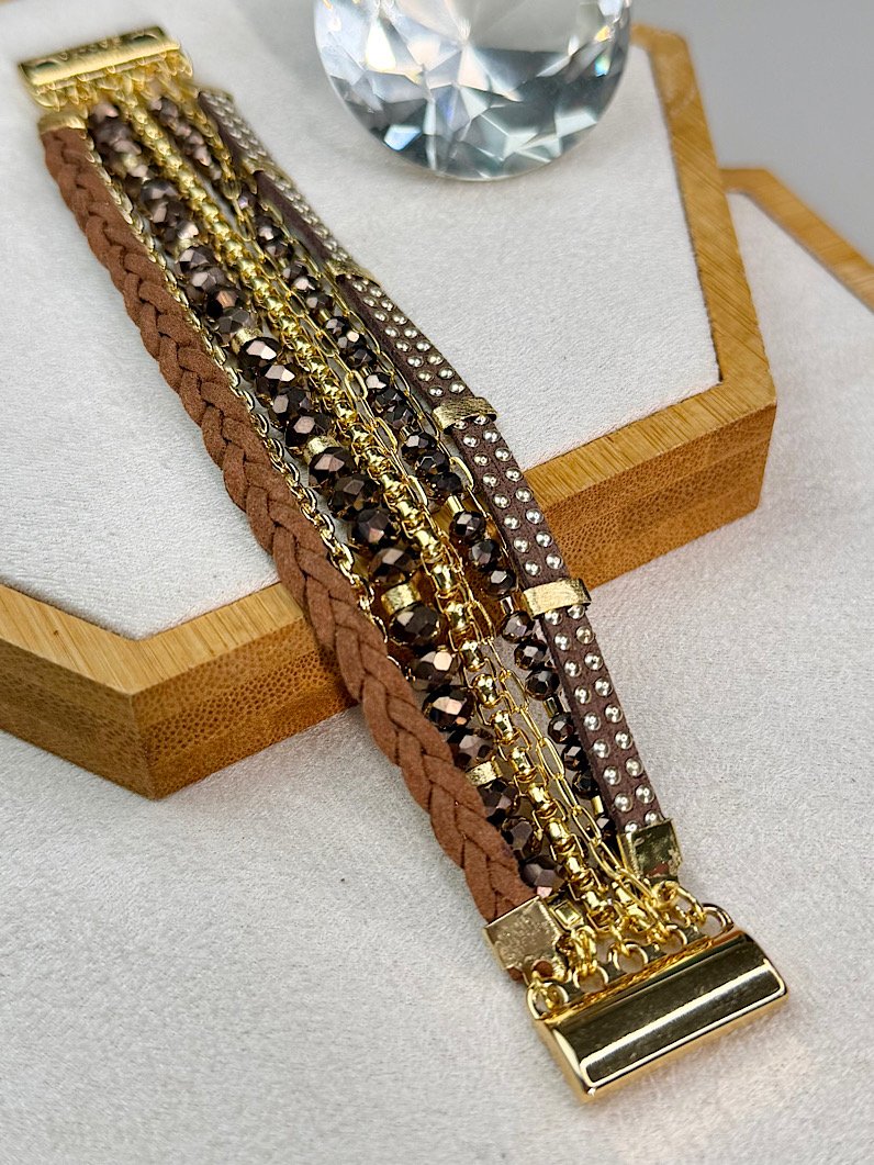 Pulseira Imã Odete Marrom de Cristais e Courinho
