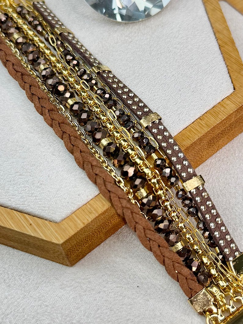 Pulseira Imã Odete Marrom de Cristais e Courinho