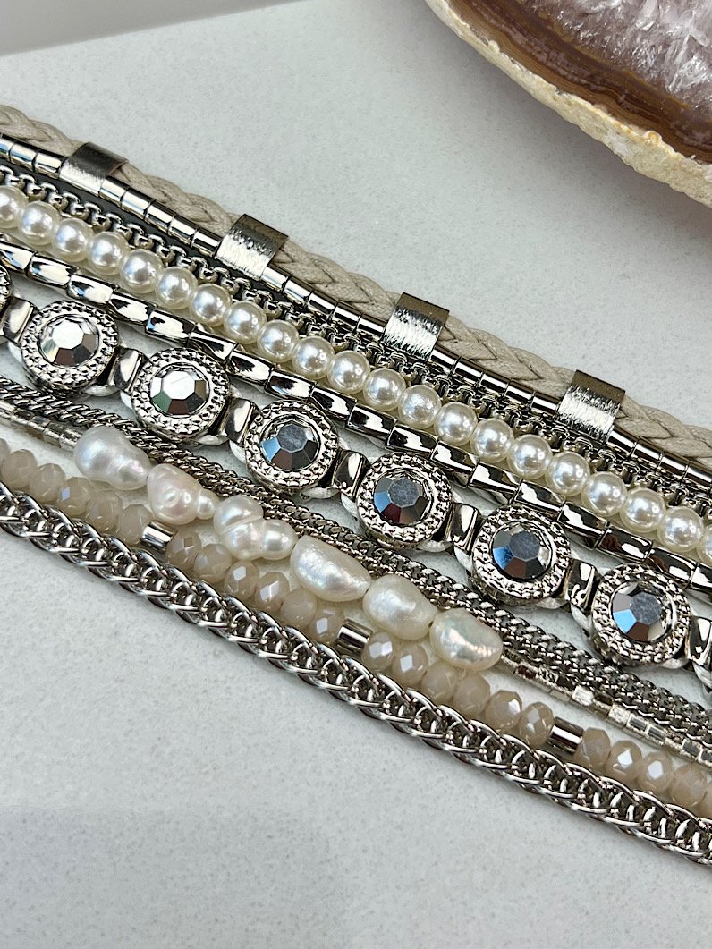 Pulseira Imã Olivia Branca de Pérolas e Canutilhos