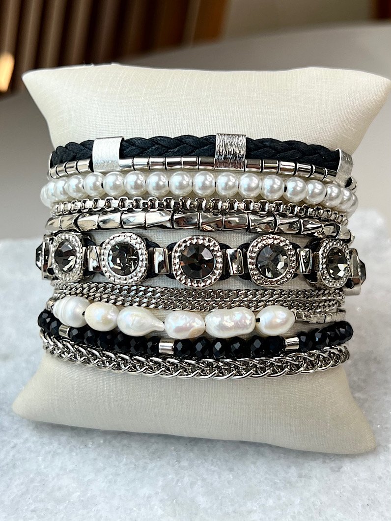 Pulseira Imã Olivia Pérola de Água Doce e Cristais Preto