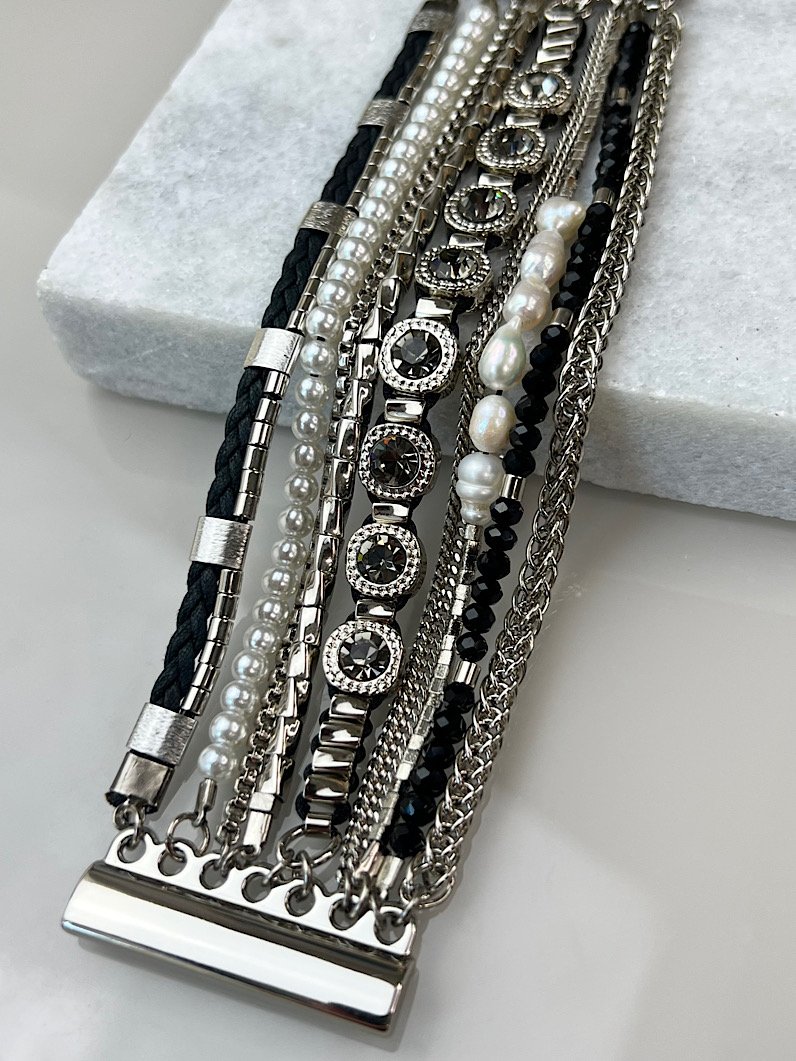 Pulseira Imã Olivia Pérola de Água Doce e Cristais Preto