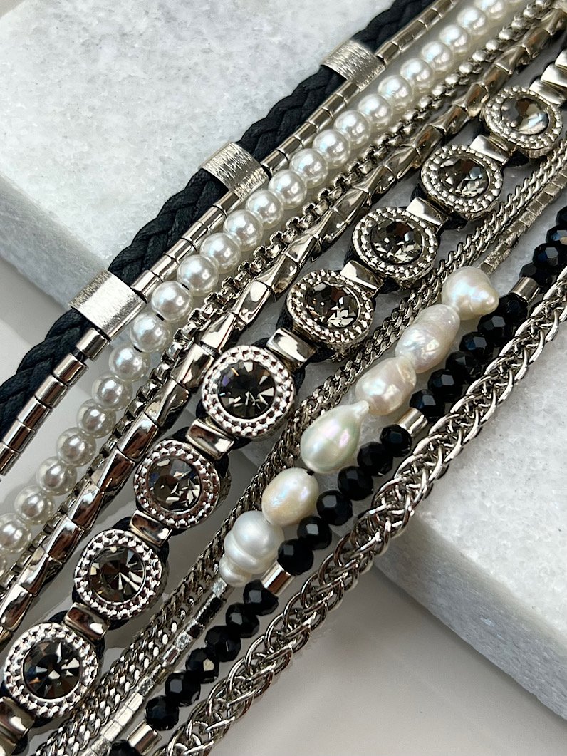 Pulseira Imã Olivia Pérola de Água Doce e Cristais Preto